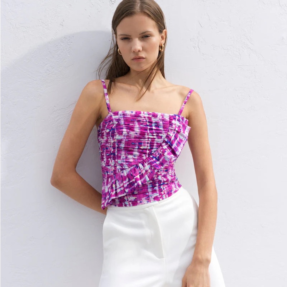 Cutest fitted top. Perfect with jean shorts!
